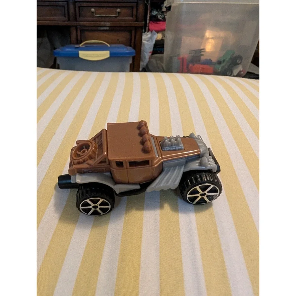 2014 Mattel Hot Wheels Toy McDonalds Jeep Baja Pump Up Racer Plastic